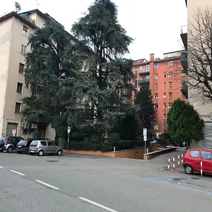 Bed & Breakfast Tra Le Torri - Ampia Stanza Privata In Con Bagno Privato Accessibile Da Corridoio, Bologna